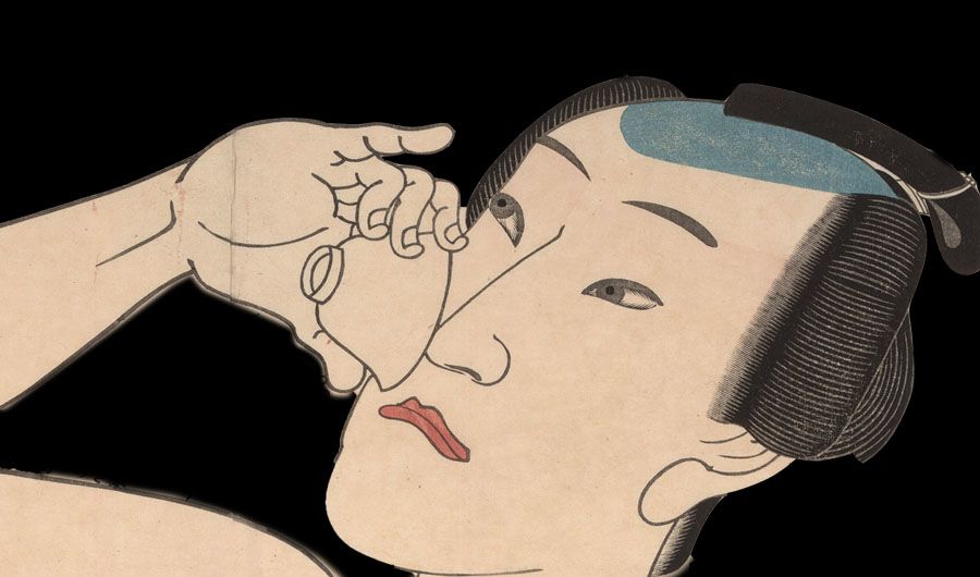 Man drinking saké and looking up
